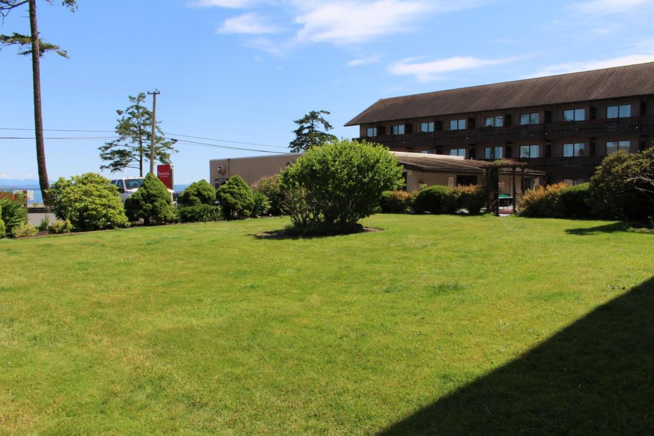 Ramada By Wyndham Campbell River Exterior photo